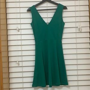 H&M Dresses - 🧣 H&M emerald skater dress size XS H&M Dresses - 🧣 H&M emerald skater dress size XS